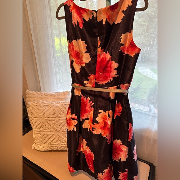 Fun cocktail, spring, Easter, or date dress! Wore it to chaperone prom! - Picture 4 of 7